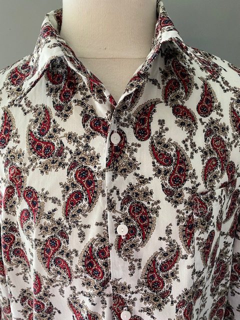 Chemise au design réfléchi